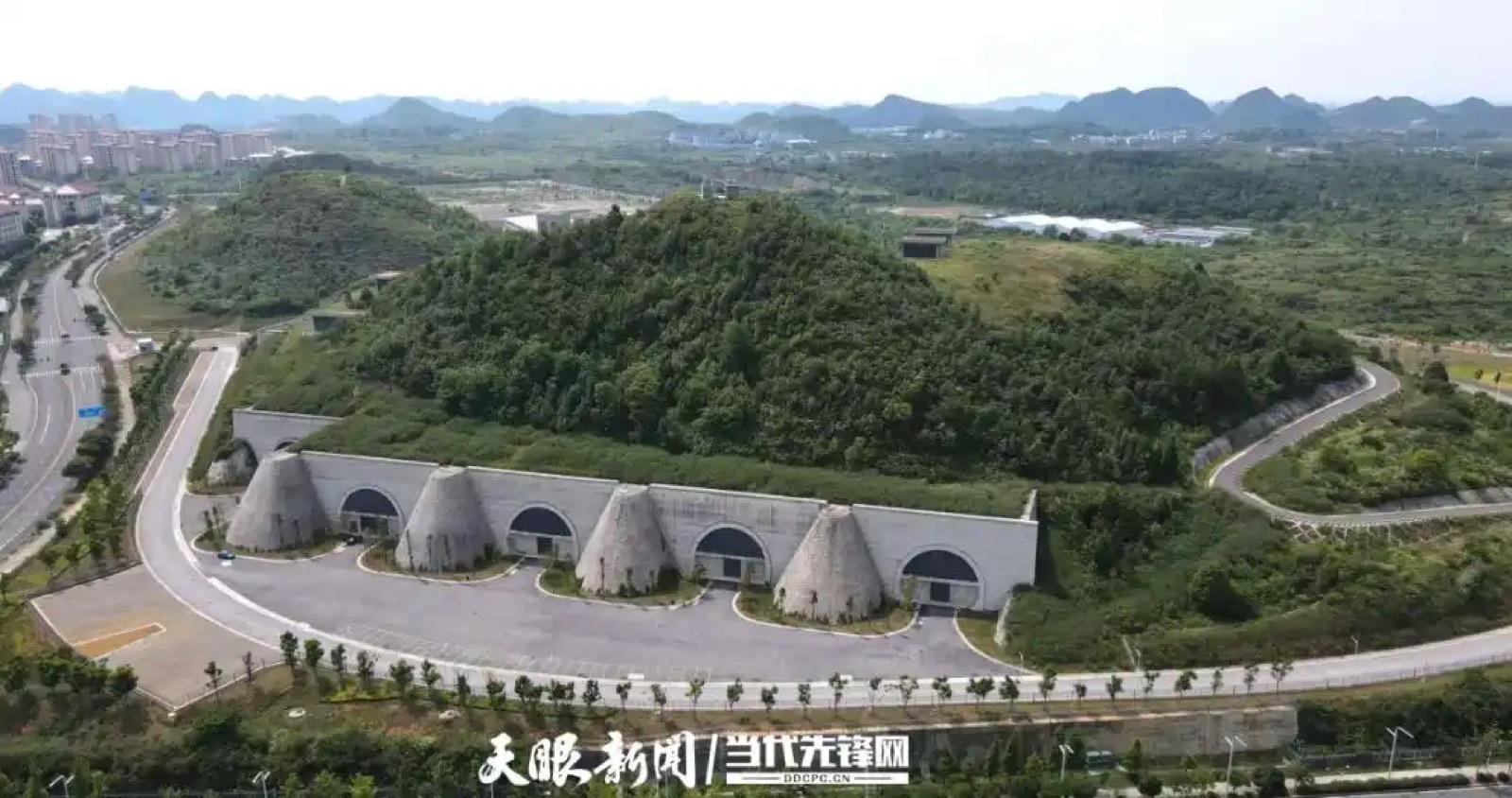 贵州贵安山地与算力基础设施景观